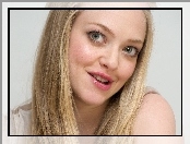 Amanda Seyfried, Dziwna, Mina