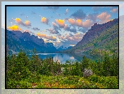 Niebo, Drzewa, Chmury, Jezioro, Park Narodowy Glacier, Stan Montana, Stany Zjednoczone, Góry, Kolorowe